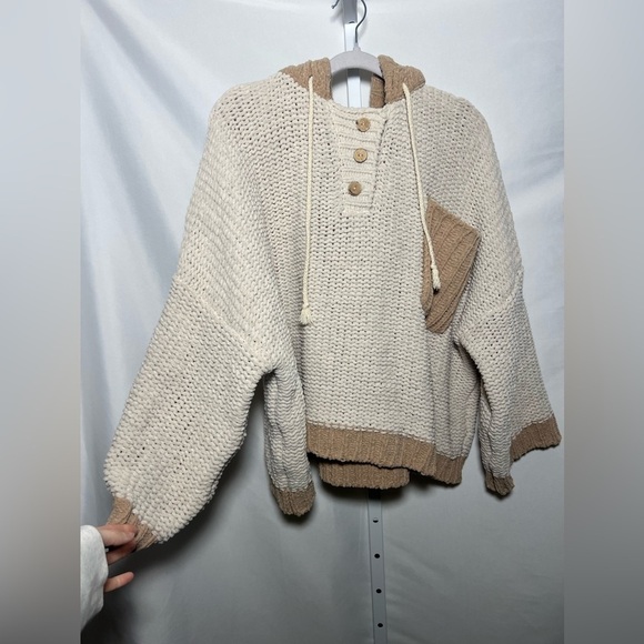 The Native One Women’s Chunky Knit Sweater With Button Detailing - Picture 4 of 8